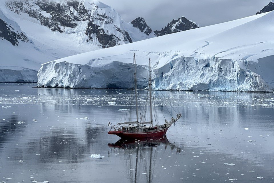Парусная экспедиция к Антарктическому полуострову на судне Eldorado (с перелетом через пролив Дрейка)