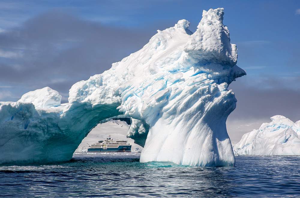 Экспедиционный круиз «Антарктический полуостров, Южная Георгия и острова Южной Атлантики» на мега-яхте SH Diana (Ушуайя – Кейптаун)